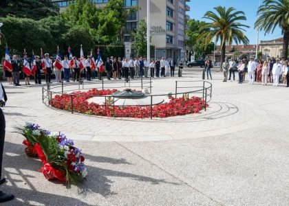 Dispositif de la c�r�monie pour la journ�e nationale de la R�sistance..
Le 27 mai 2025, une c�r�monie pr�sid�e par Madame Patricia Mirall�s, ministre d�l�gu�e charg�e de la m�moire et des anciens combattants en pr�sence du vice-amiral d�escadre (VAE) Christophe Lucas, commandant la zone et l�arrondissement maritimes M�diterran�e (CECMED) accompagn� de Monsieur Philippe Mah�, pr�fet du Var, a lieu au monument aux morts de la place Gabriel P�ri � Toulon. Elle c